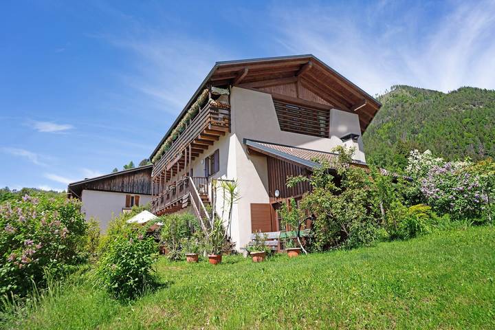 Habitación 'La Gemma-stanza Dell'acqua' con vistas a la montaña, jardín compartido y Wi-Fi in Sant'Orsola Terme, Valsugana