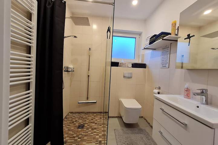 Ferienwohnung für 2 Personen, mit Sauna und Balkon sowie Garten in Emden - 3