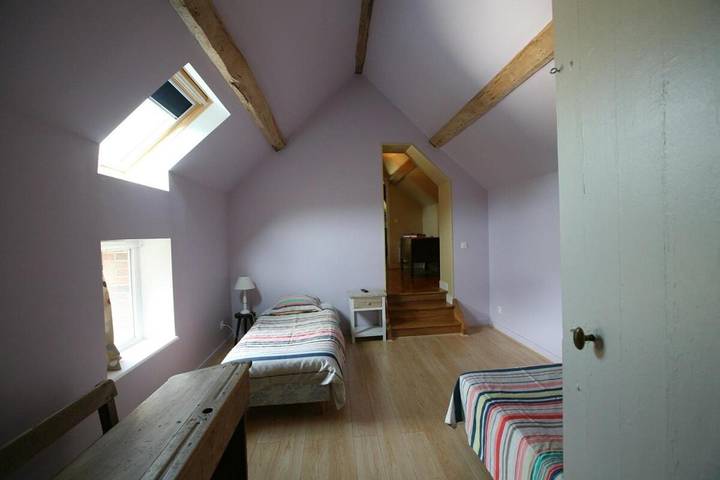 Location de vacances pour 11 personnes, avec vue ainsi que terrasse et jardin, animaux acceptés à Montbouy - 4