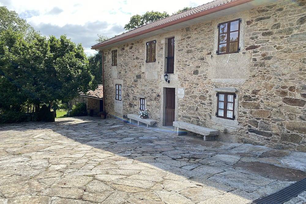 Rural House (Full rental) for 7-9 people. A Casa do Muiñeiro in Zas, Galician Coast