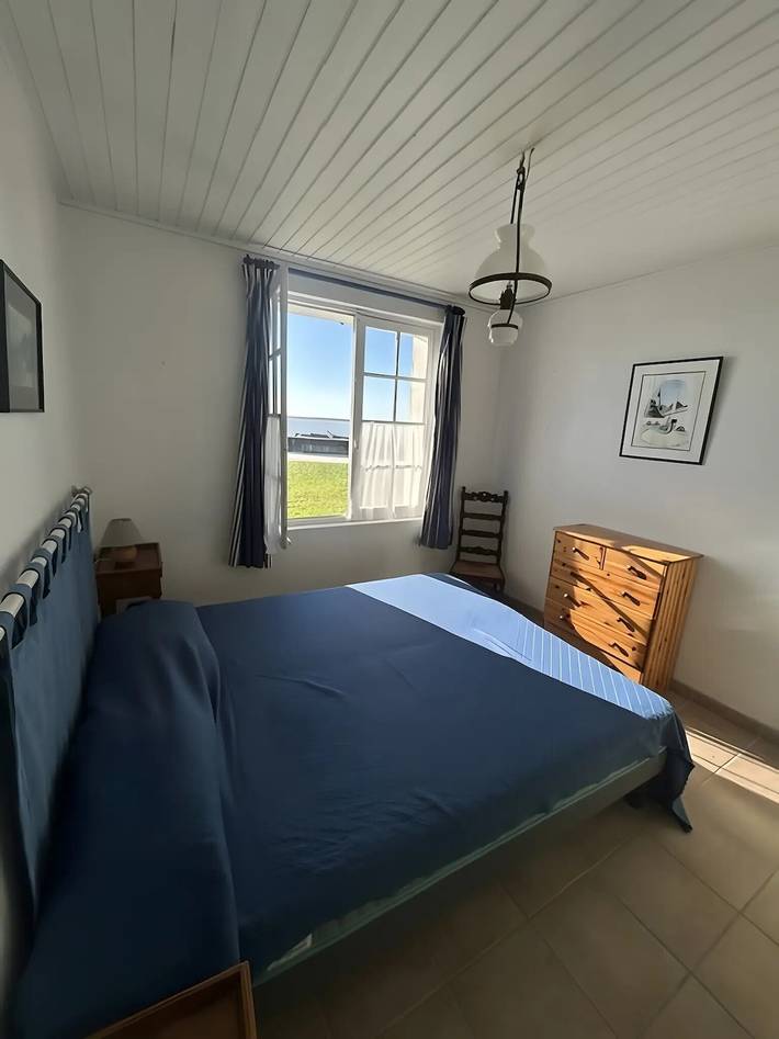 Holiday Home 'Maison Verte' with Sea View, Private Terrace and Wi-Fi in Loix, Ile de Re