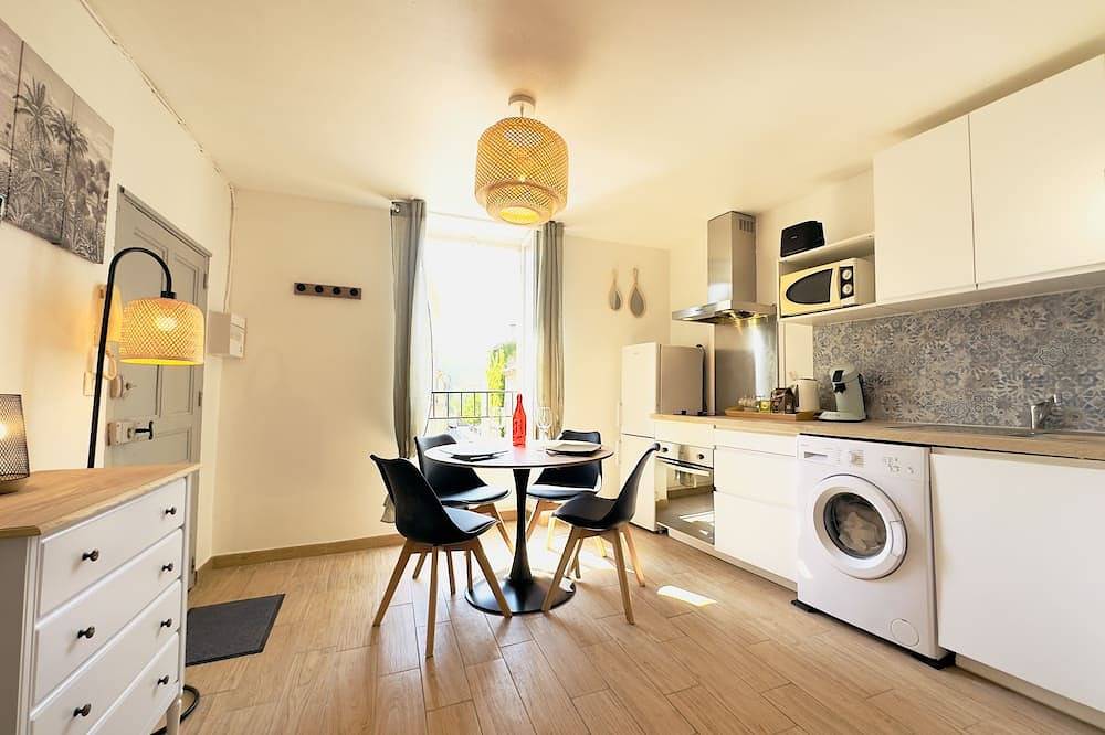 Appartement entier, Charmant studio à 200m du gardons in Remoulins, Région de Nîmes