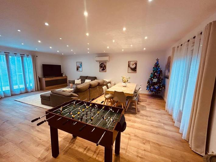 Location de vacances pour 8 personnes, avec Balcon ainsi que Terrasse et Jardin à Saint-Père (Nièvre)