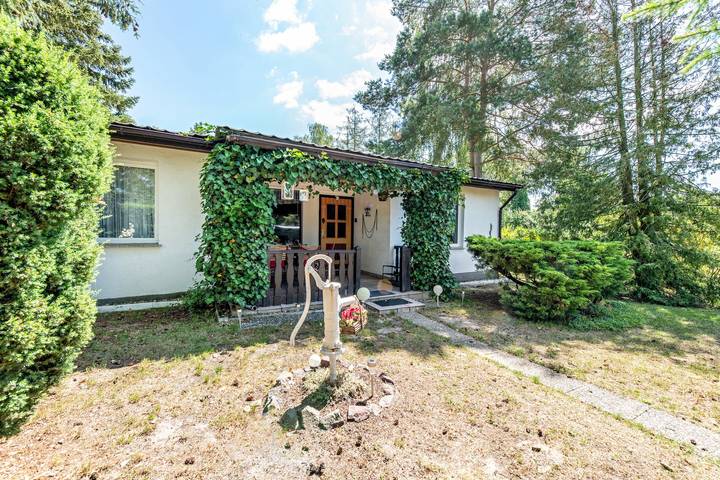 Holiday Home 'Bungalow an der Havel' with Private Terrace and Garden