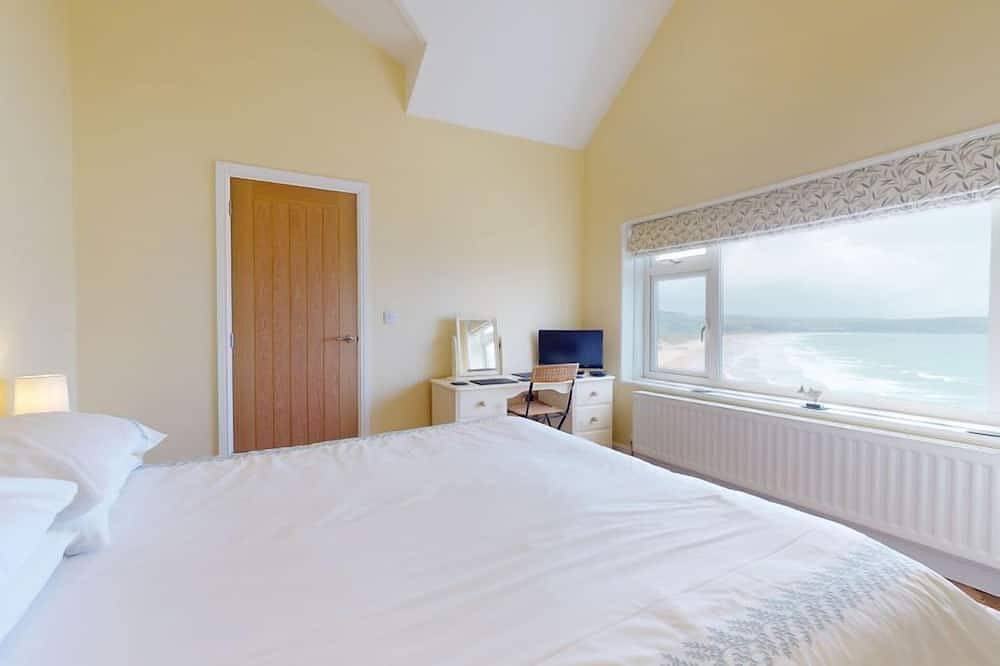 Superb Panoramic Sea Views Sleeps 10 Pet Friendly in Woolacombe, Devon