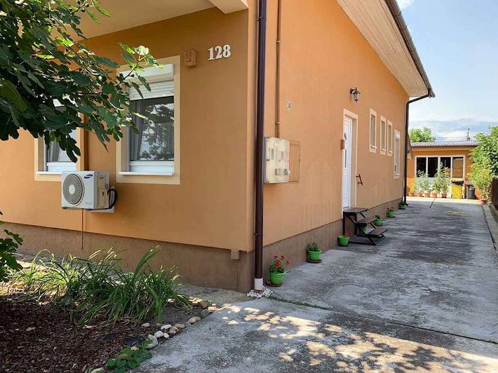 Ganze Ferienwohnung, Ferienwohnung Kinderfreundlich mit Dekorationen in Balatonlelle, Plattensee Südufer