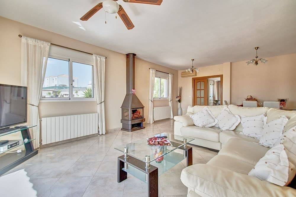 Casa Julia spacious villa with large private pool in Busot, Costa Blanca