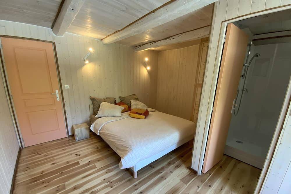 L'Oustaliere, Chambre Françoise, accès spa et sauna in Saint-Georges-de-Lévéjac, Parc national des Cévennes