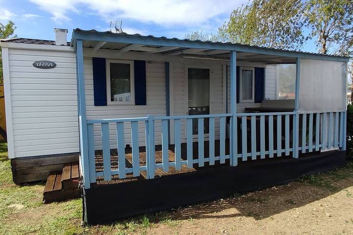 Mobil home pour 4 personnes, avec piscine à Saint-Vivien