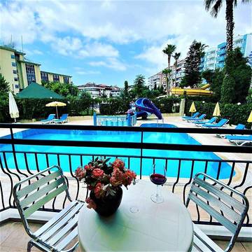 Cottage pour 4 personnes, avec vue ainsi que jardin et piscine à Alanya