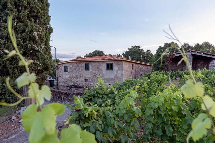Apartamento para 12 personas, con Balcón y Terraza además de Jardín y Piscina para niños en Pantón