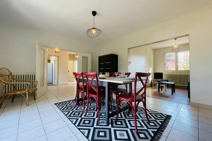 Location de vacances pour 6 personnes, avec terrasse et jardin à Chambray-lès-Tours