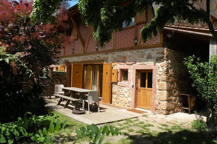 Appartement de vacances pour 6 personnes, avec piscine ainsi que jardin et terrasse