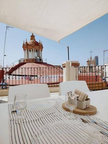 Airbnb para 4 personas, con terraza y vistas en Sevilla