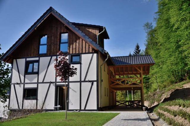 Ferienwohnung für 3 Personen, mit Terrasse und Garten in Wissen
