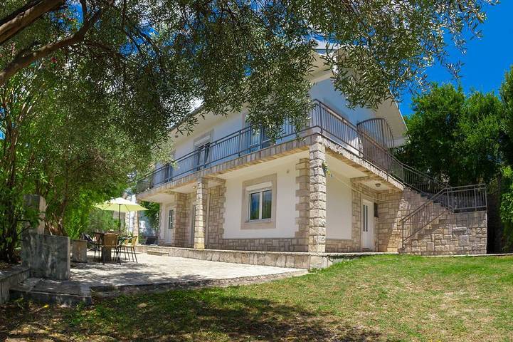 Villa voor 7 personen, met tuin en terras, met huisdier in Montenegro