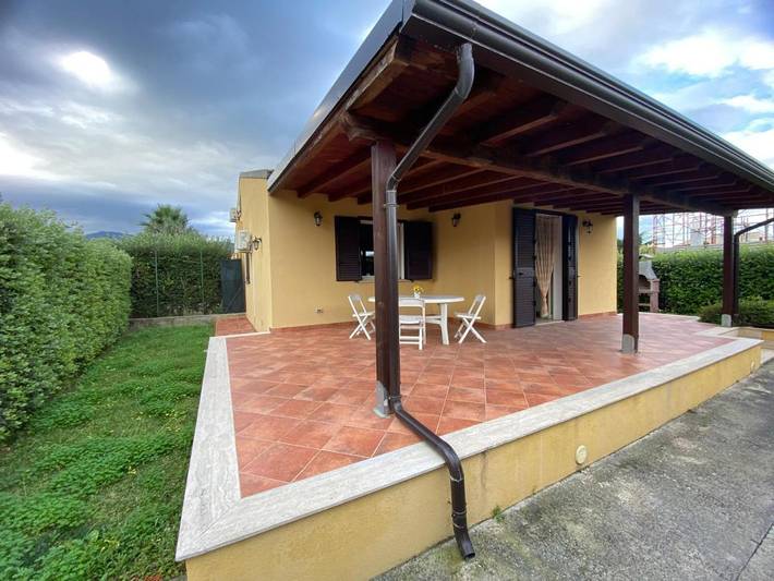Ferienhaus für 7 Personen, mit Terrasse und Whirlpool sowie Garten und Pool