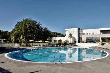 Hôtel pour 2 personnes, avec sauna ainsi que jardin et piscine, adapté aux familles à Sophia Antipolis