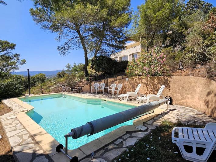 Location de vacances pour 6 personnes, avec jardin et piscine à Pierrerue