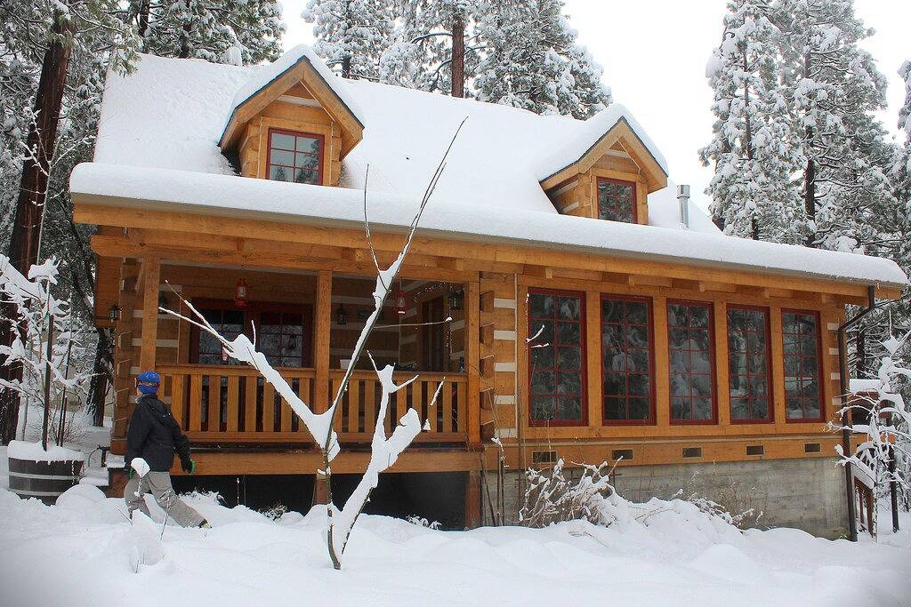 Der Bass Lake Log Cabin mit Wifi Zugang Mount in Willow Cove in Bass Lake