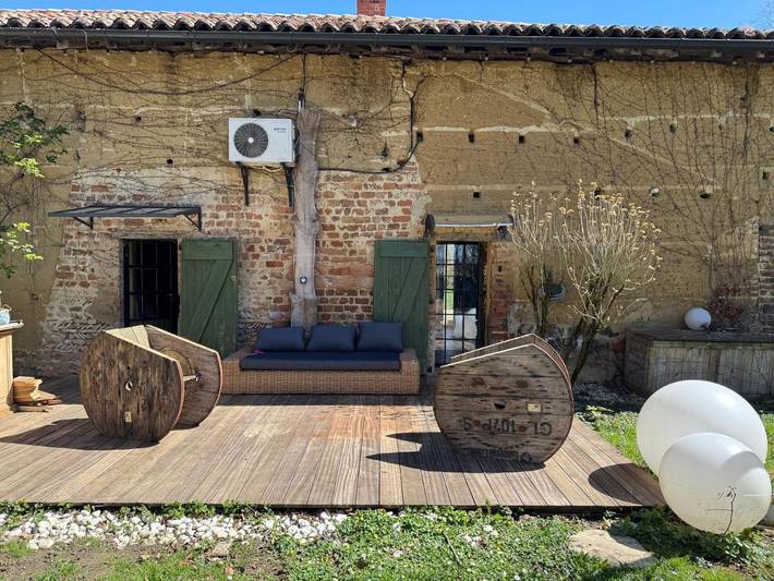 Location de vacances pour 7 personnes, avec Jacuzzi ainsi que Terrasse et Jardin à Biziat