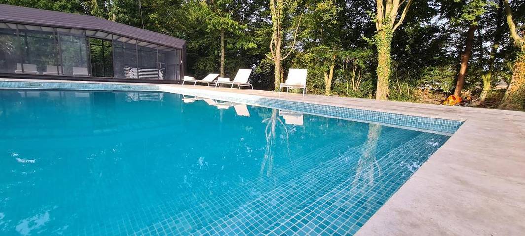 Location de vacances pour 16 personnes, avec piscine et jacuzzi ainsi que terrasse et sauna dans Goyencourt