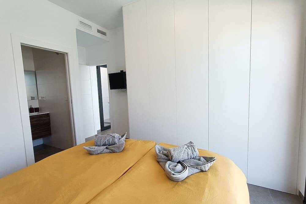 Spacious Vacation Home \"Luxurious\" with Heated Pool in La Herrada, Los Montesinos