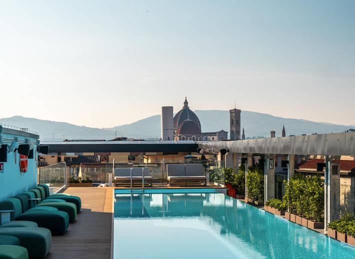 Apartahotel para 2 personas, con piscina y jardín en Florencia