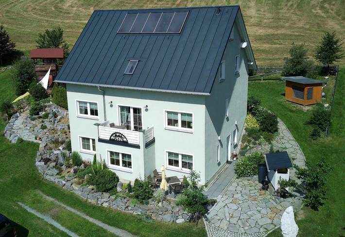 Ferienwohnung für 4 Personen, mit Terrasse und Garten sowie Ausblick