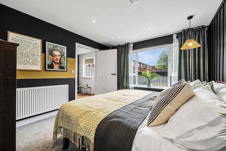 Luxury Salford Quays House w/ Free Parking, Near Media City in Grand Manchester
