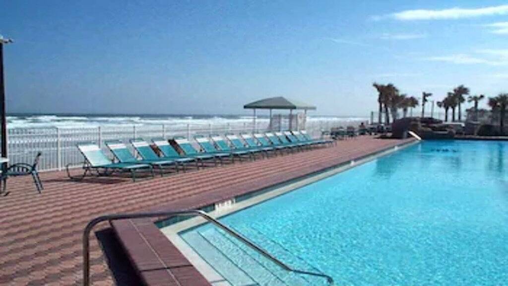 Ganze Wohnung, Ocean Front w / Balkon - das \"wie süß es ist!\" Wohnung mit atemberaubender Aussicht in Daytona Beach, Florida