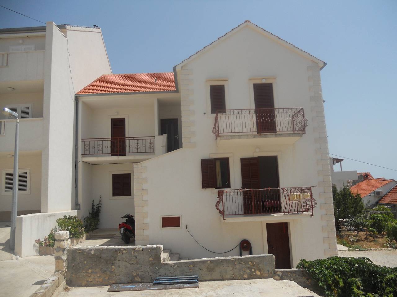 Ganze Wohnung, 1-Zimmer-Ferienwohnung mit Balkon und Meerblick Bol, Brac A-2890-a in Bol Insel Brac, Bol