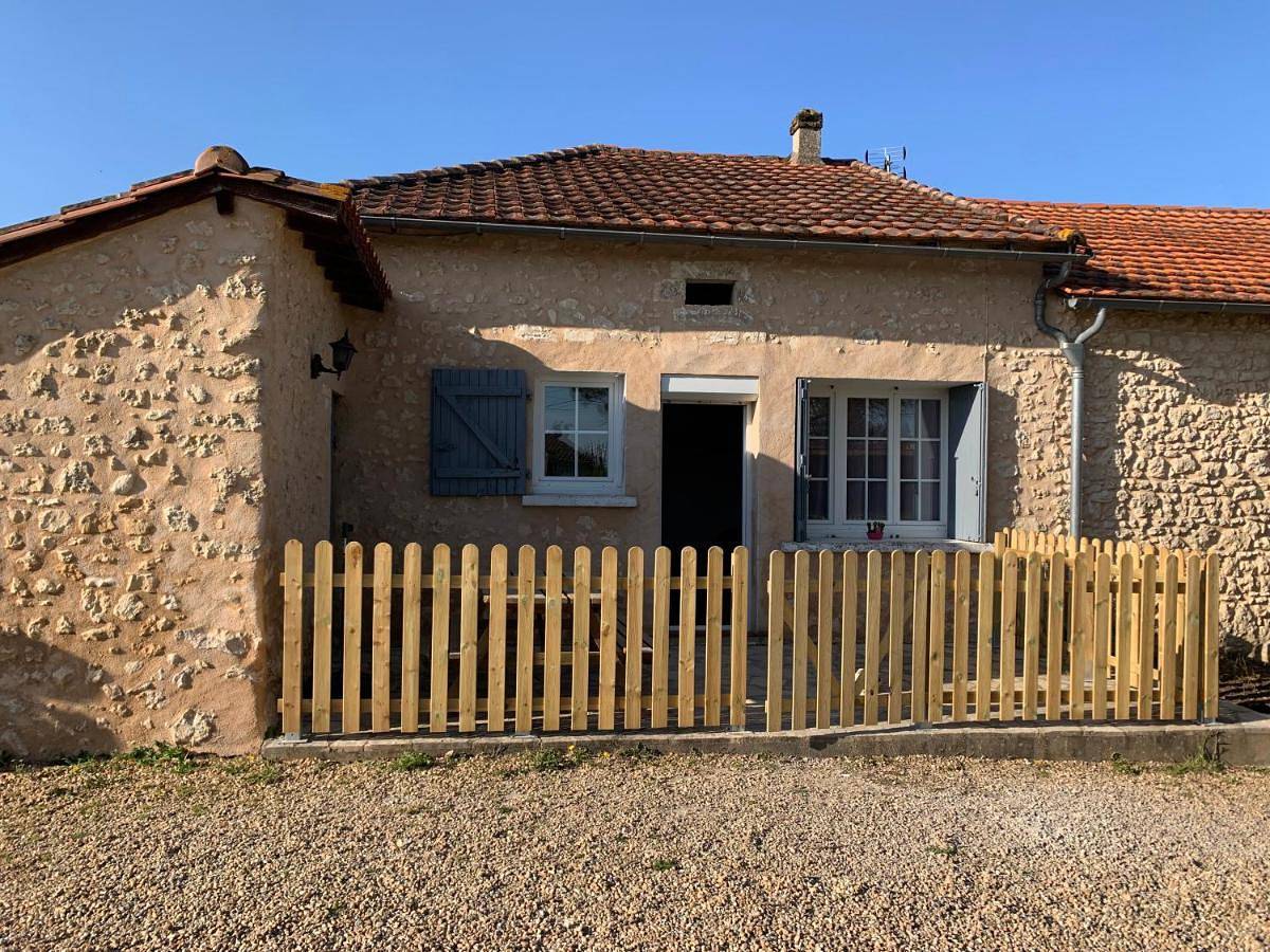 Appartement entier, One-Bedroom Apartment in Brantôme en Périgord, Périgord Vert