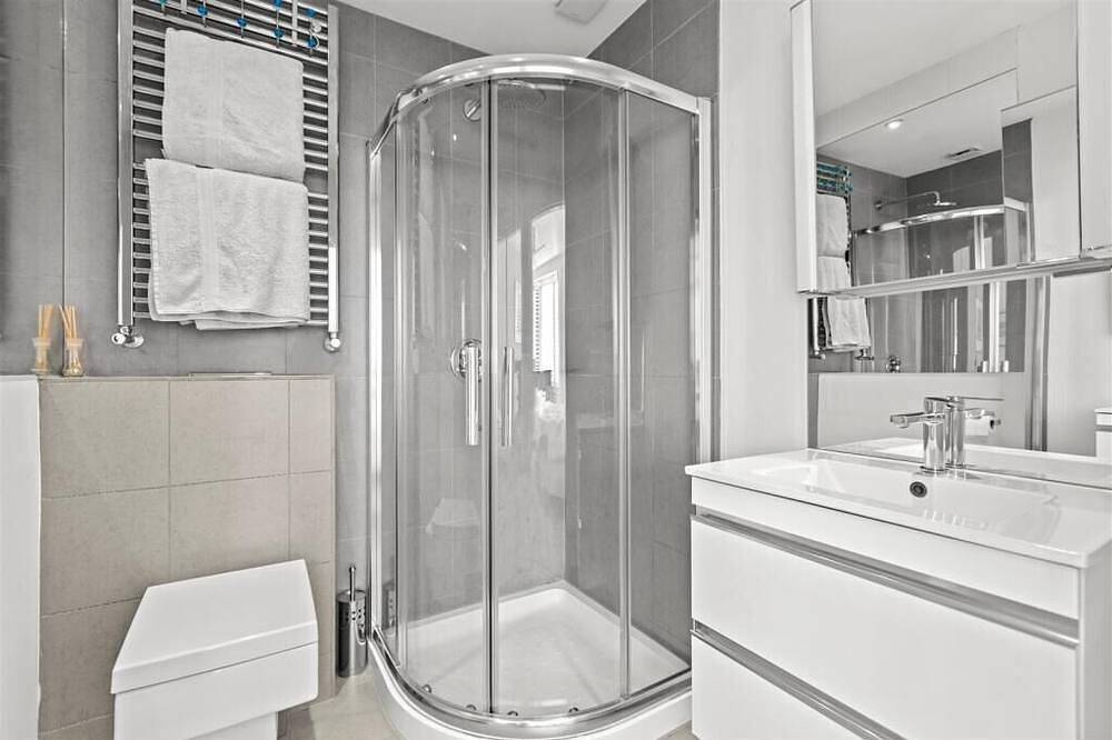 Stylish Windsor Home | Hot Tub | Town Centre in Windsor, Berkshire