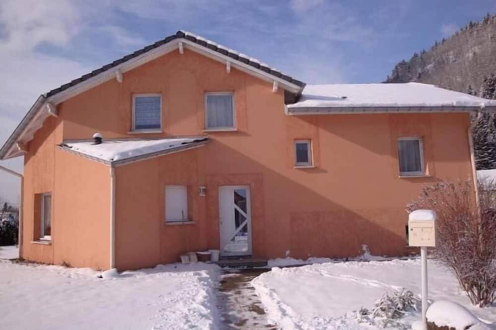 Chalet  endroit calme  proche  gerardmer 2/12 personnes piscine jacuzzi 6 places in Rochesson, Parc naturel régional des Ballons des Vosges