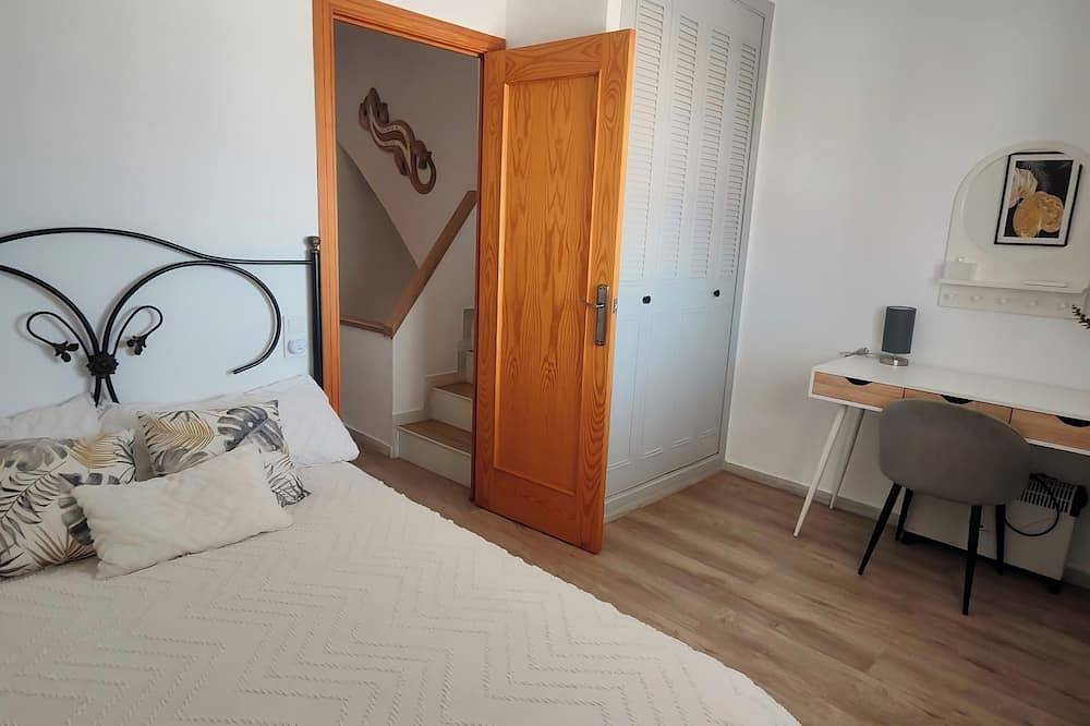 Appartement entier, Costamar, bungalow familiar con terrazas y piscina a 5 minutos de la playa in Los Arenales del Sol, Elche