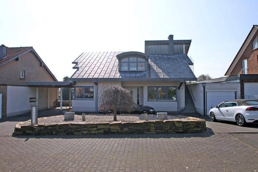 Ganze Wohnung, Apartment with Balcony in Wesseling, Rhein-Erft-Kreis