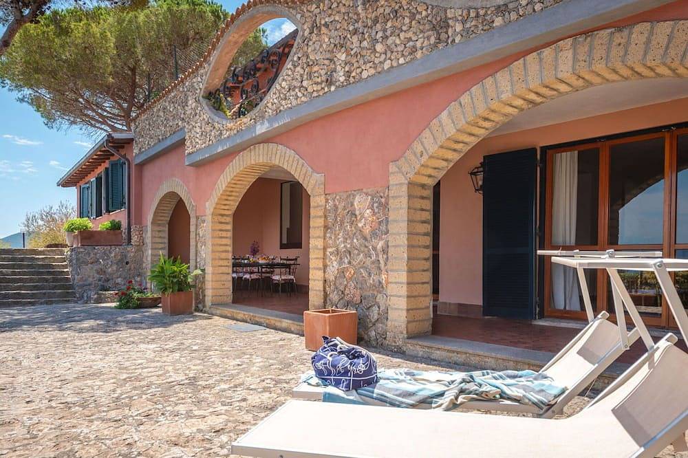 Preciosa casa de vacaciones  para 8 personas con piscina, Wifi, Tv y terraza in Porto Santo Stefano, Monte Argentario