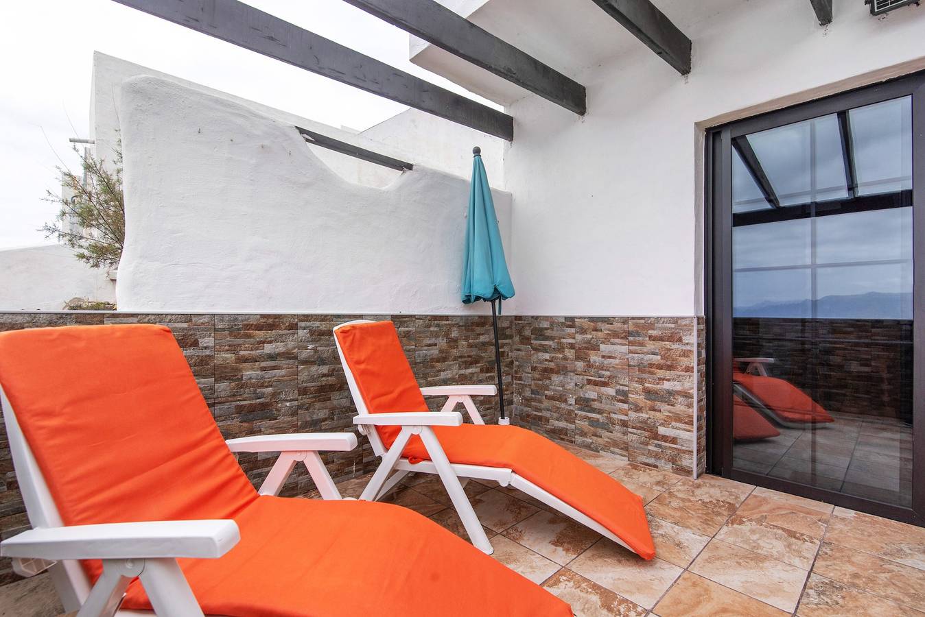 Holiday Home "Faro de Sardina Frente al Mar" with Sea View, Pool & Wi-Fi in Gáldar, North Gran Canaria
