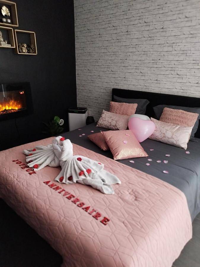 Double Room with Private Bathroom in Bruay-sur-l'Escaut, Région de Valenciennes