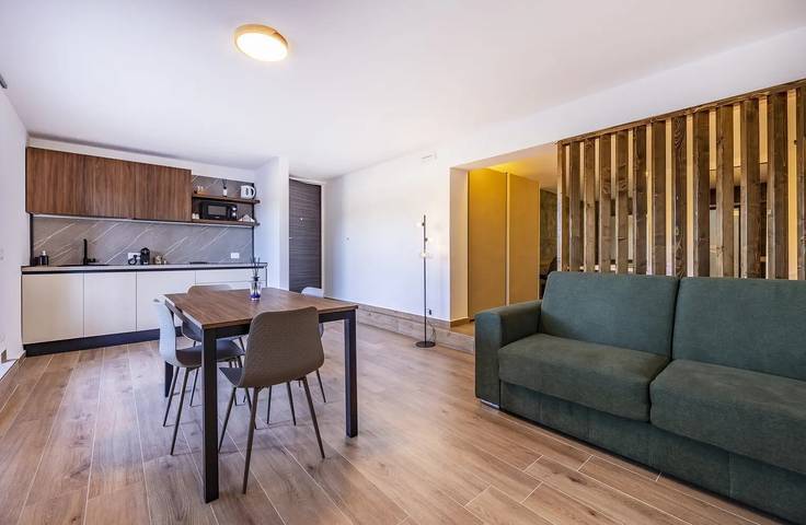Entire studio, 'La Brisa Apartments - Ponente' with Private Terrace, Wi-Fi & Air Conditioning in Capo d'Orlando, Messina Province