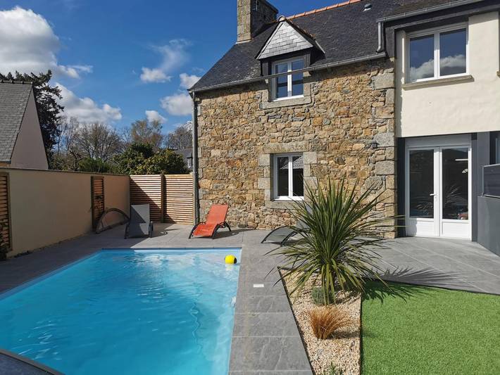 Gîte pour 6 personnes, avec Terrasse ainsi que Jardin et Piscine à Saint-Julien (Côtes-d'Armor)