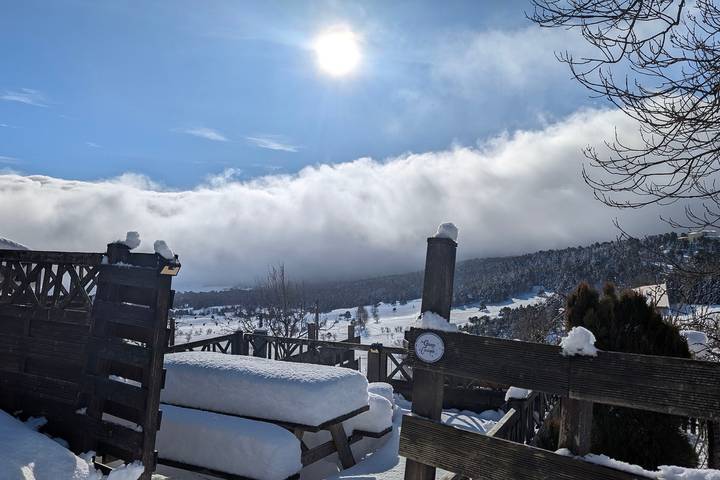 La Grange de Cassiopée: encanto y terraza amueblada al sur con vistas al lago y montañas in Les Angles, Parque Natural Regional de los Pirineos Catalanes