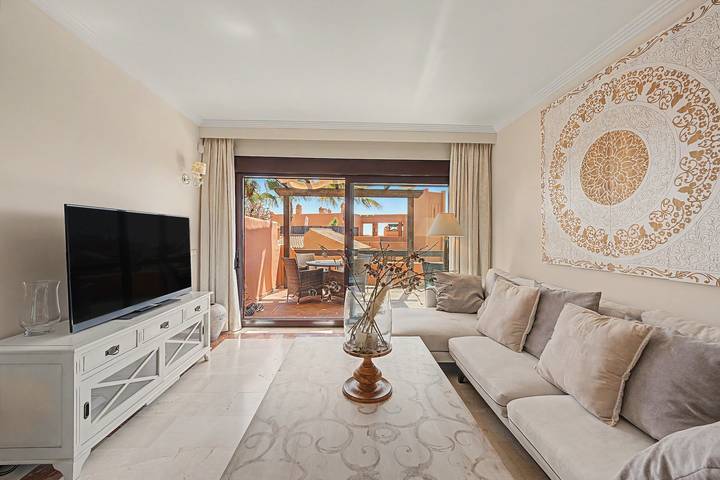 Apartamento inteiro, Apartamento de luxo perto da praia com vista mar em Estepona in Albayt Costa Galera Country Club, Estepona