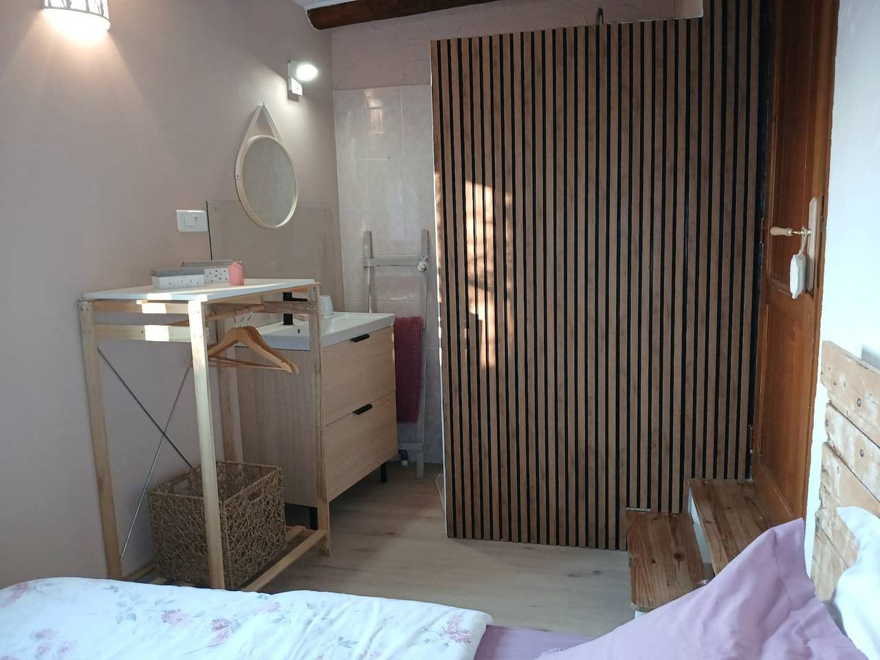 Gîte familial à Arrou avec jardin, babyfoot, mezzanine suspendue et cuisine équipée in Arrou, Région de Châteaudun