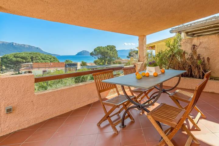 Ferienwohnung für 6 Personen, mit Terrasse und Meerblick, kinderfreundlich in Golfo Aranci