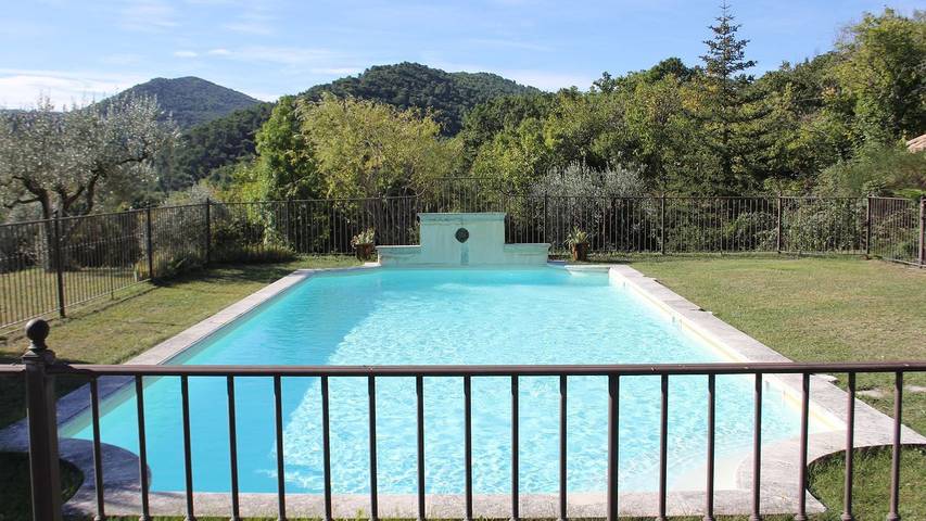 Appartement de vacances pour 12 personnes, avec jardin ainsi que piscine et terrasse à Vaison-la-Romaine