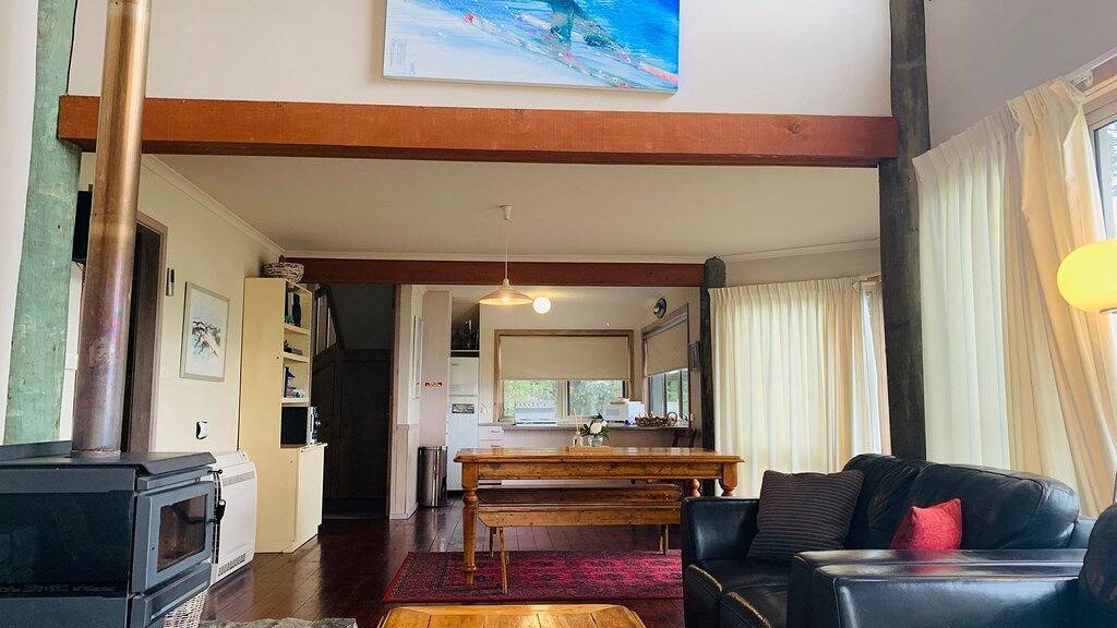 Snowgums am See in East Jindabyne, New South Wales