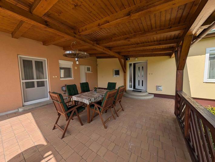 Ganze Ferienwohnung, Ferienwohnung mit Wlan und grosser Terrasse in Fonjod, Plattensee Südufer