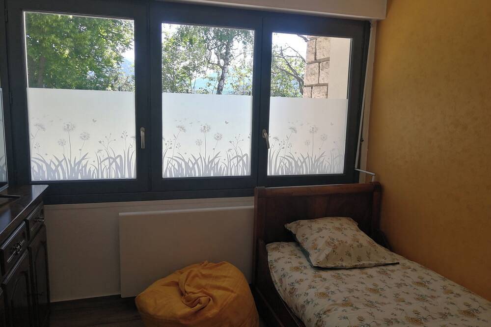 Entire apartment, T2 ground floor large house on Rn85 Heart of Matheysine. All comfort in La Mure, Isère